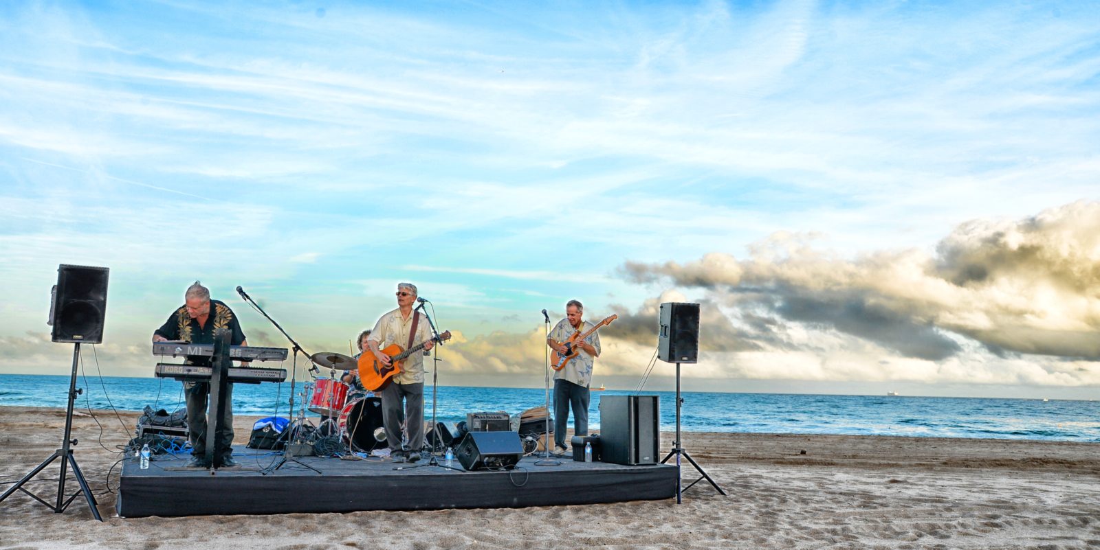 Beach Band with the Sea