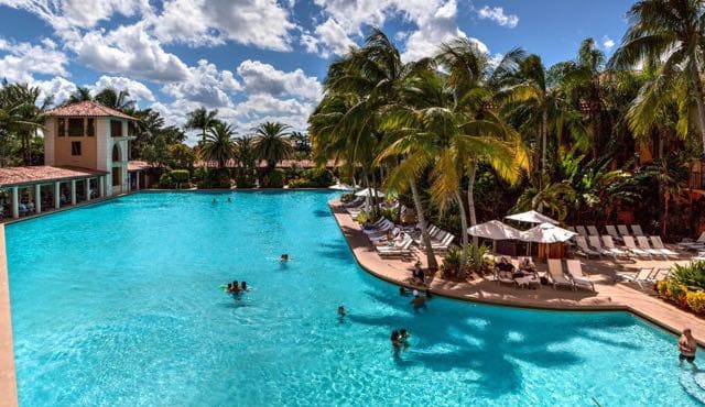 Read more about the article Showcasing South Florida’s Best Swimming Pools